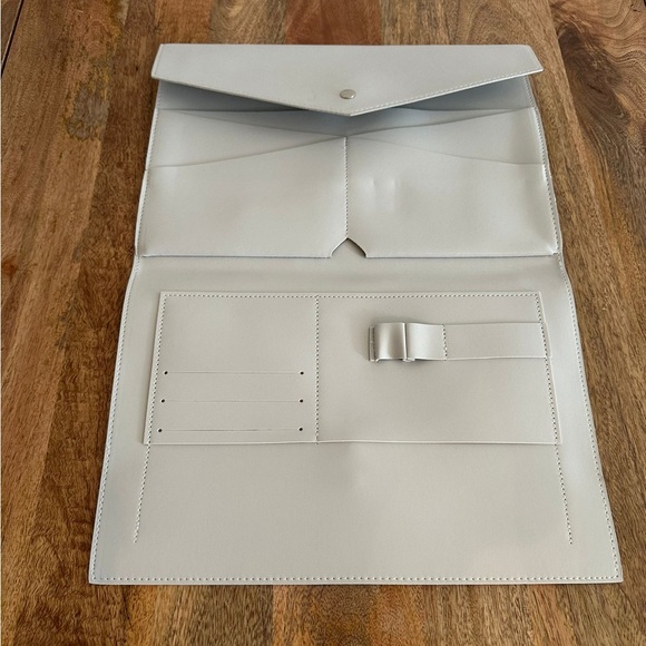 Glass Ladder Co. Vegan Leather Tech Organiser - Grey - Picture 4 of 5